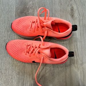 Nike Women’s Running Sneakers 7.5 Pink Nike Odyssey React LIKE NEW